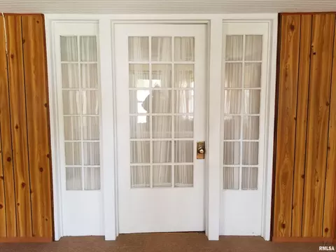 838 S Main St, Canton, IL 61520 photo 5