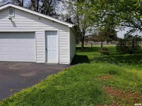 838 S Main St, Canton, IL 61520 photo 4