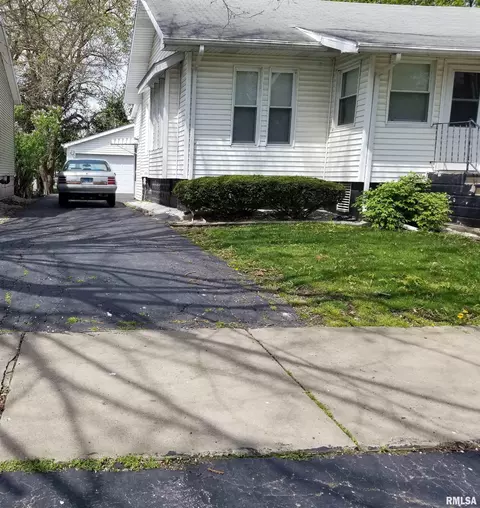 838 S Main St, Canton, IL 61520 photo 3