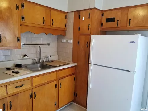 838 S Main St, Canton, IL 61520 photo 13