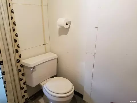 838 S Main St, Canton, IL 61520 photo 18