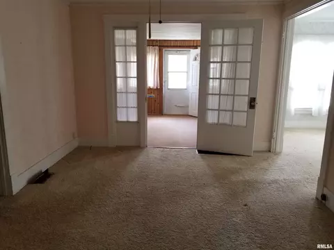 838 S Main St, Canton, IL 61520 photo 8