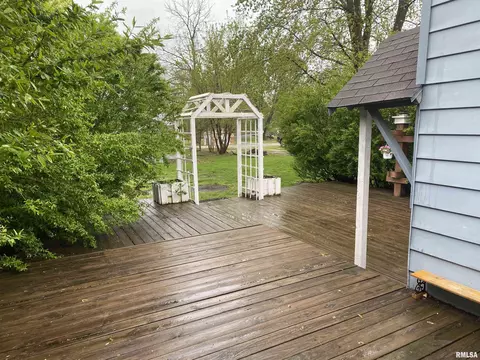 1052 E Walnut St, Canton, IL 61520 photo 6