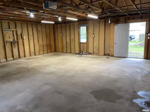 1052 E Walnut St, Canton, IL 61520 photo 26