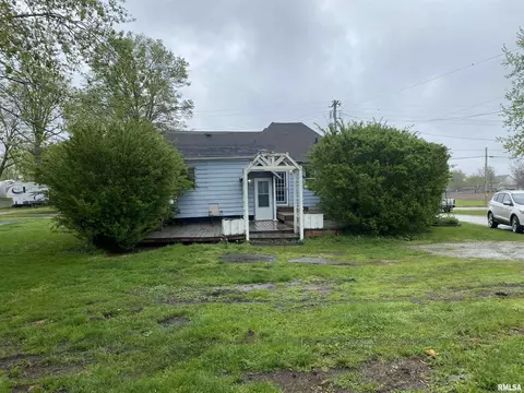 1052 E Walnut St, Canton, IL 61520 photo 3