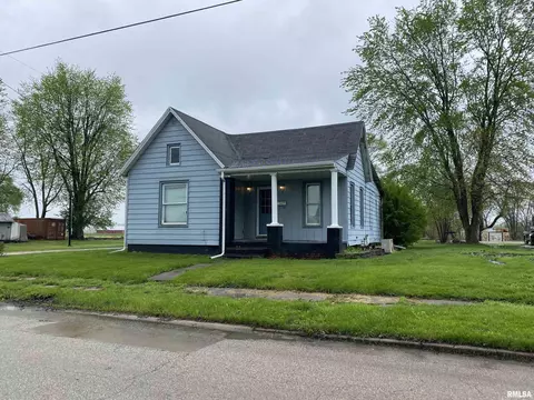1052 E Walnut St, Canton, IL 61520 photo 1