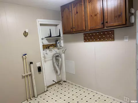 1052 E Walnut St, Canton, IL 61520 photo 17