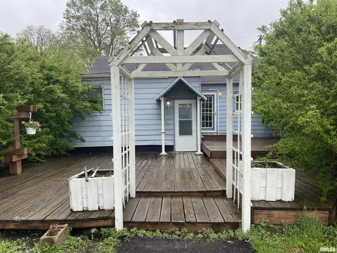 1052 E Walnut St, Canton, IL 61520 photo 7