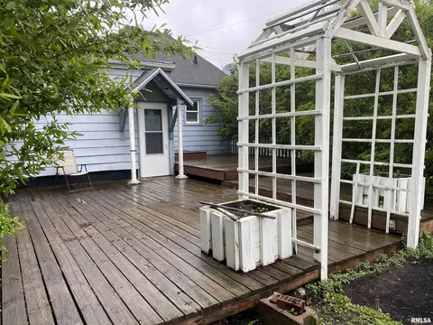 1052 E Walnut St, Canton, IL 61520 photo 4
