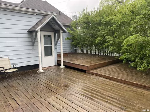 1052 E Walnut St, Canton, IL 61520 photo 5