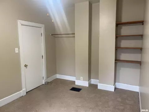 1052 E Walnut St, Canton, IL 61520 photo 14