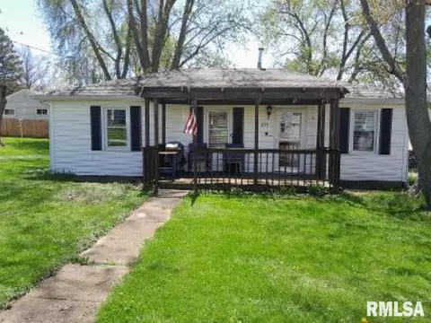 207 W Maple St, Washburn, IL 61570 photo 1