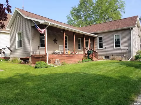 243 E Olive St, Canton, IL 61520 photo 1