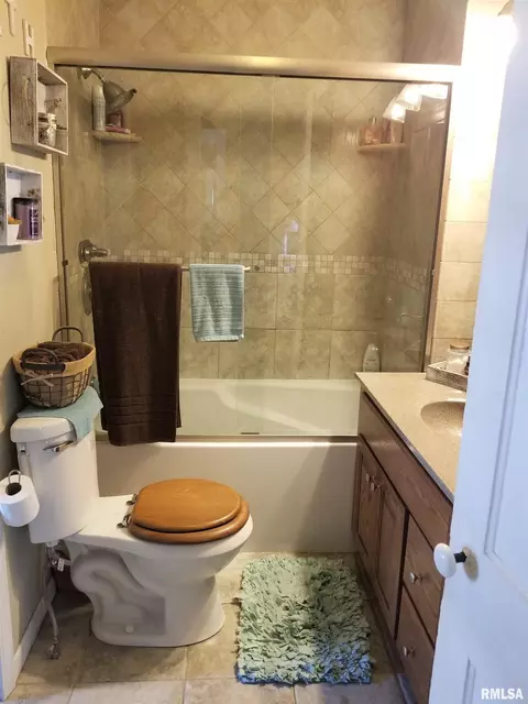 243 E Olive St, Canton, IL 61520 photo 21