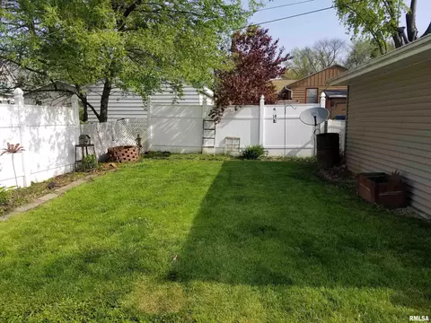 243 E Olive St, Canton, IL 61520 photo 31