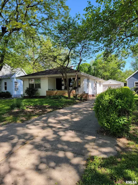 927 E Walnut St, Canton, IL 61520 photo 46