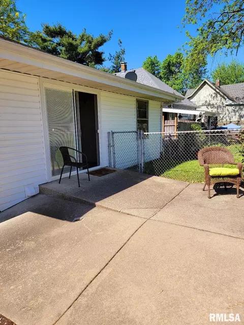 927 E Walnut St, Canton, IL 61520 photo 23