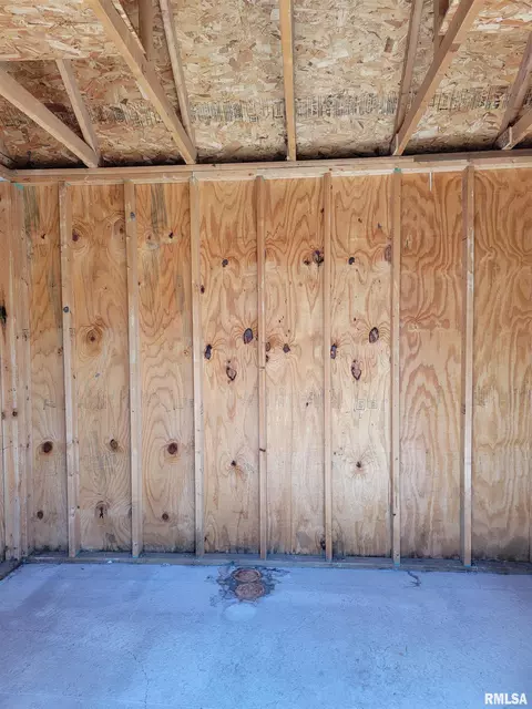 927 E Walnut St, Canton, IL 61520 photo 37