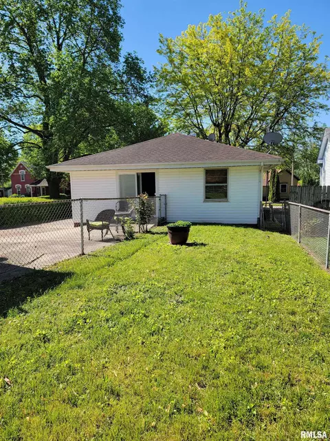 927 E Walnut St, Canton, IL 61520 photo 25