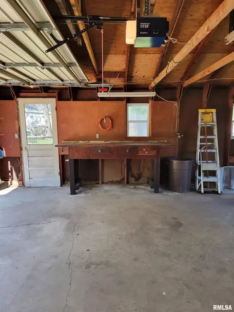 927 E Walnut St, Canton, IL 61520 photo 31