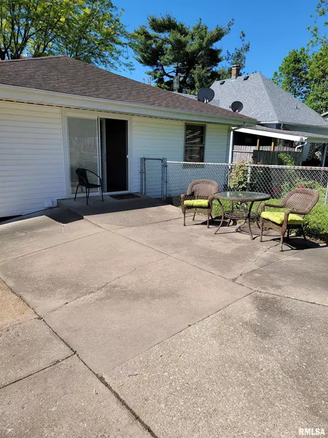 927 E Walnut St, Canton, IL 61520 photo 42
