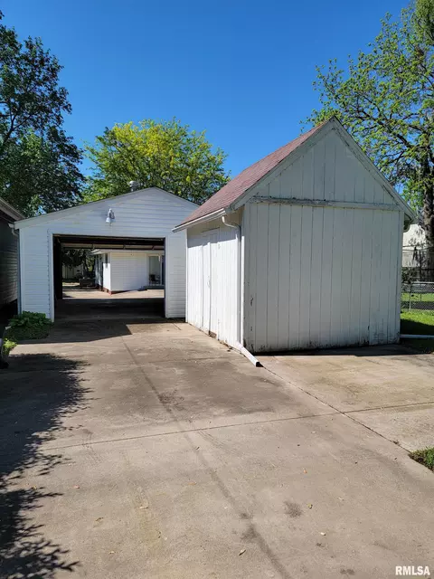 927 E Walnut St, Canton, IL 61520 photo 29