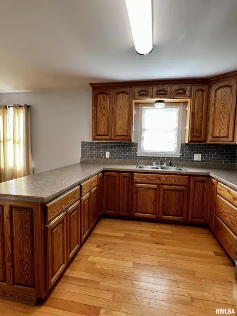 712 N State St, Macomb, IL 61455 photo 9