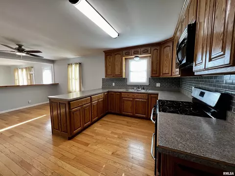 712 N State St, Macomb, IL 61455 photo 8