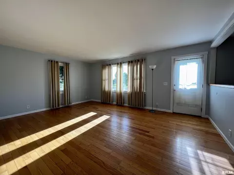 712 N State St, Macomb, IL 61455 photo 2