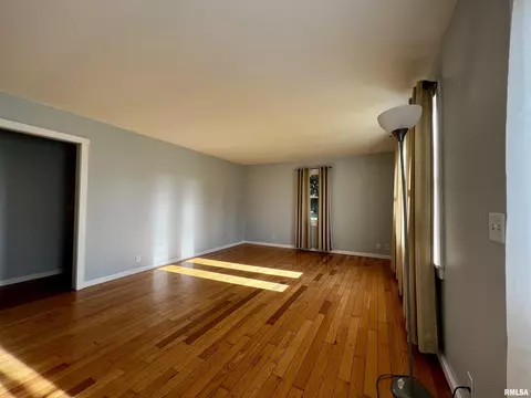 712 N State St, Macomb, IL 61455 photo 4