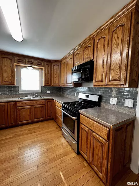 712 N State St, Macomb, IL 61455 photo 10