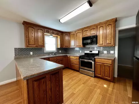 712 N State St, Macomb, IL 61455 photo 7