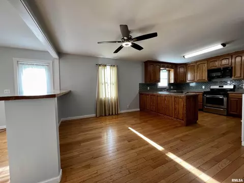 712 N State St, Macomb, IL 61455 photo 5