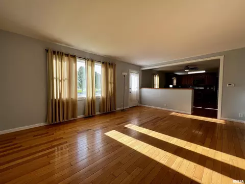 712 N State St, Macomb, IL 61455 photo 3