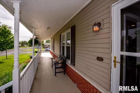 309 W Gloria Dr, Eureka, IL 61530 photo 3