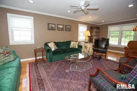309 W Gloria Dr, Eureka, IL 61530 photo 6