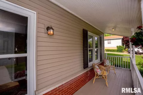 309 W Gloria Dr, Eureka, IL 61530 photo 2