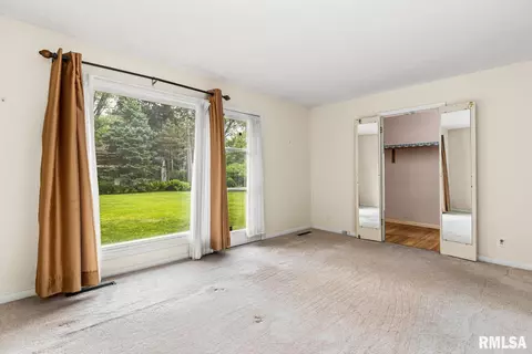 120 E High Point Rd, Peoria, IL 61614 photo 18