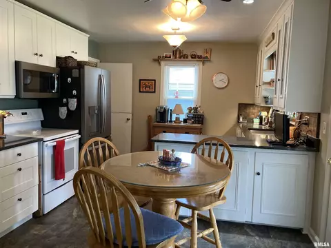 1002 State St, Washington, IL 61571 photo 4