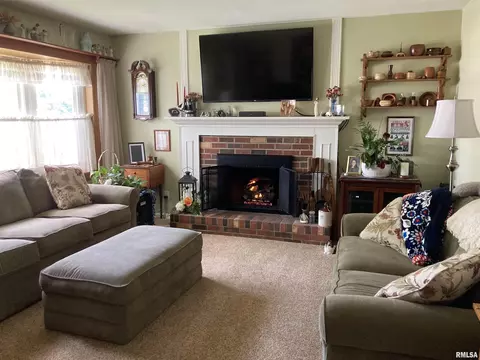 1002 State St, Washington, IL 61571 photo 2