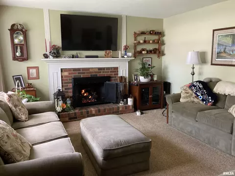 1002 State St, Washington, IL 61571 photo 3