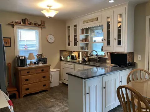 1002 State St, Washington, IL 61571 photo 5