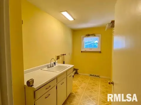 902 S Candy Ln, Macomb, IL 61455 photo 34