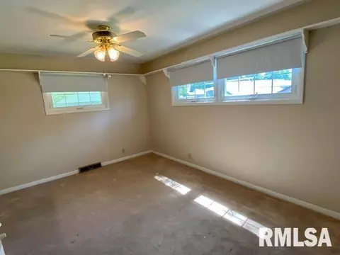 902 S Candy Ln, Macomb, IL 61455 photo 27
