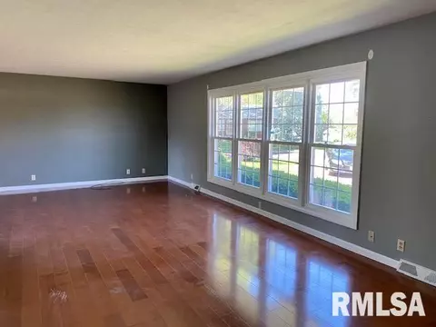 902 S Candy Ln, Macomb, IL 61455 photo 12