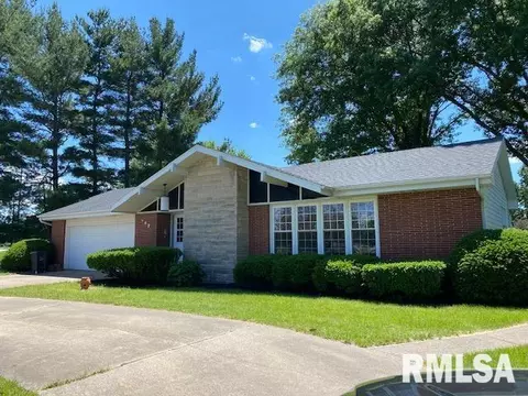 902 S Candy Ln, Macomb, IL 61455 photo 1