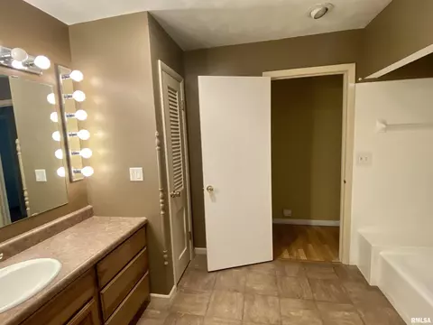 902 S Candy Ln, Macomb, IL 61455 photo 29