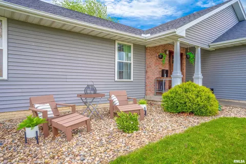 809 Simon St, Washington, IL 61571 photo 2