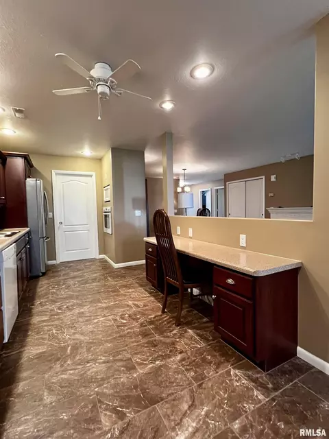 306 Pinecrest Dr, Macomb, IL 61455 photo 12