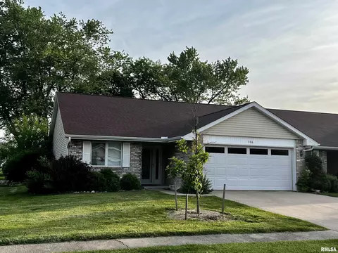 306 Pinecrest Dr, Macomb, IL 61455 photo 1